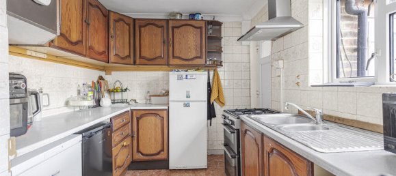 4 bedrooms House in Feltham, United Kingdom No. 8509 3