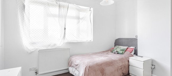 4 bedrooms House in Feltham, United Kingdom No. 8509 9