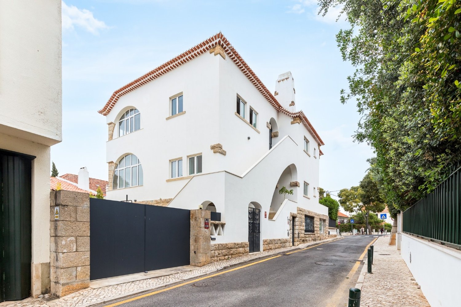 6 bedrooms Villa in Cascais, Portugal No. 334819