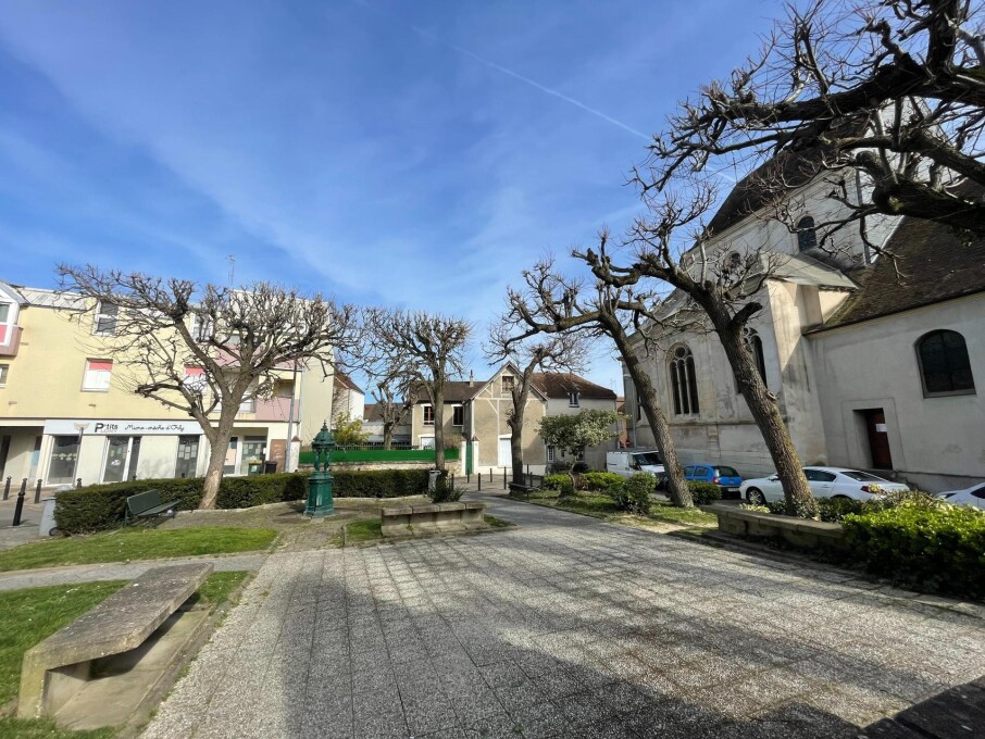 2 bedrooms House in Orly, France No. 324225