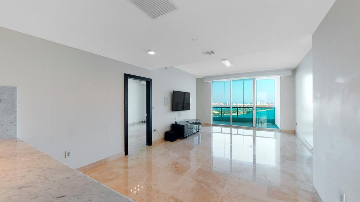 3 dormitorios apartamento en venta en Miami, Miami-Dade, Florida, USA № 616083