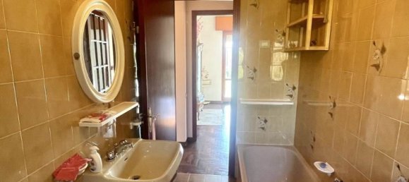 6 rooms Apartment in Barga, Italy No. 9990 16