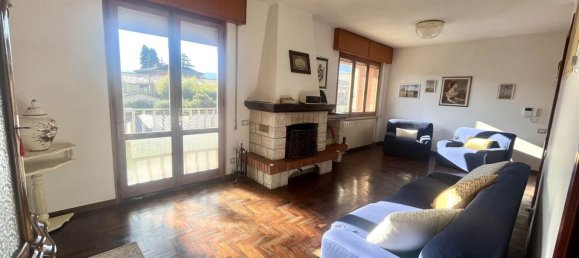 6 rooms Apartment in Barga, Italy No. 9990 13