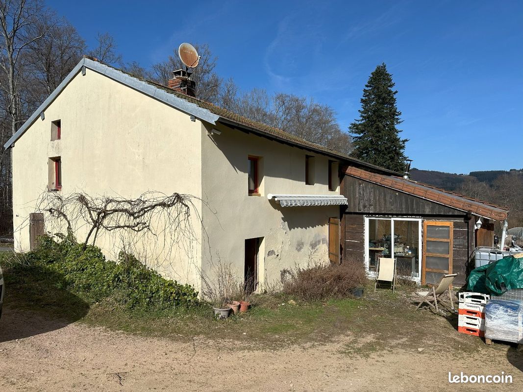 3 bedrooms House in Saint-Clement, France No. 204243