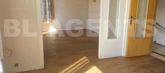 Casa de 4 dormitorios en Sainte-Genevieve-des-Bois, France No. 324172 2