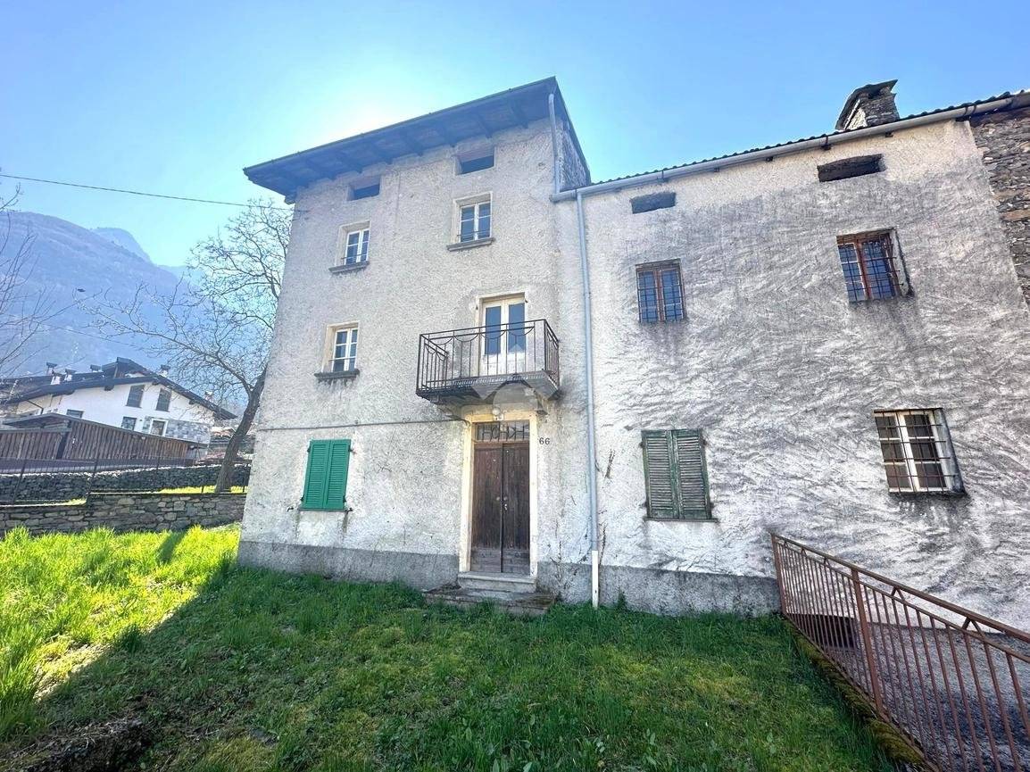 5 bedrooms House in Talamona, Italy No. 119961