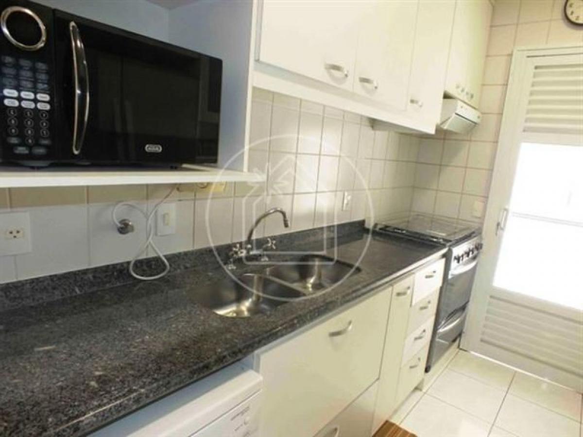 Casa de 4 dormitorios en Sao Paulo, Brazil No. 536928