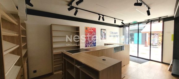 2 rooms Commercial property in Blois, France No. 85826 2