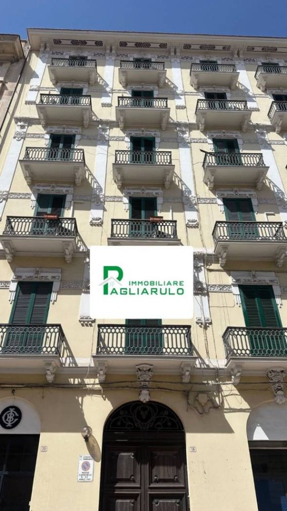 Apartamento T4 em Taranto, Italy N.º 342359