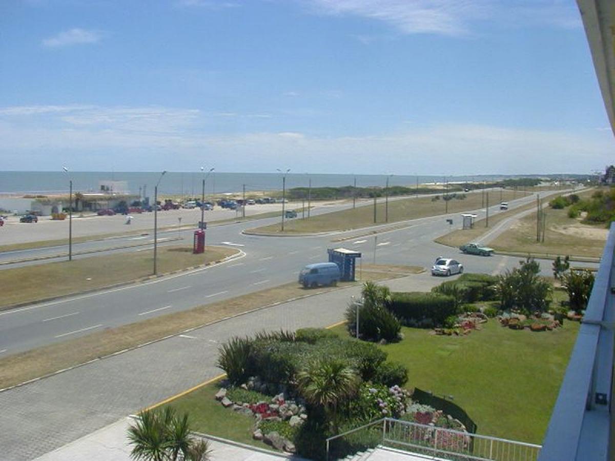4 bedrooms Apartment in Maldonado, Uruguay No. 12894