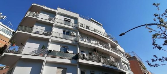 2 bedrooms Apartment in Rome, Italy No. 372169 2