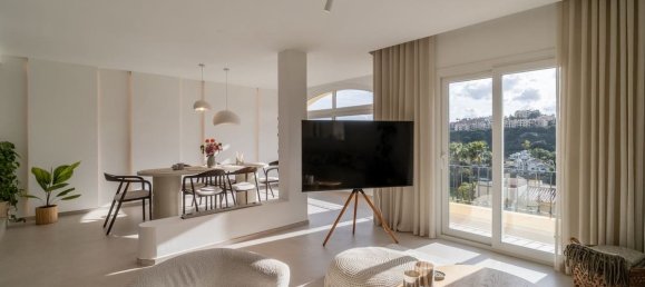 3 bedrooms Penthouse in La Quinta, Spain No. 180790 6