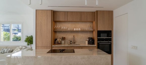 3 bedrooms Penthouse in La Quinta, Spain No. 180790 2