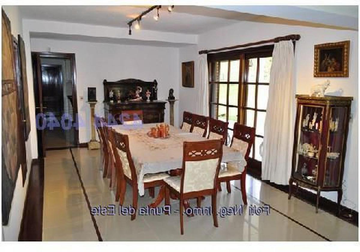 6 bedrooms House in Punta del Este, Uruguay No. 2869