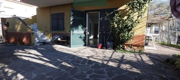 Apartamento de 4 habitaciónes en La Spezia, Italy No. 113821 2