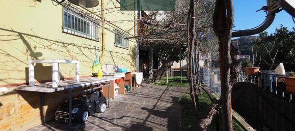 Apartamento de 4 habitaciónes en La Spezia, Italy No. 113821 4
