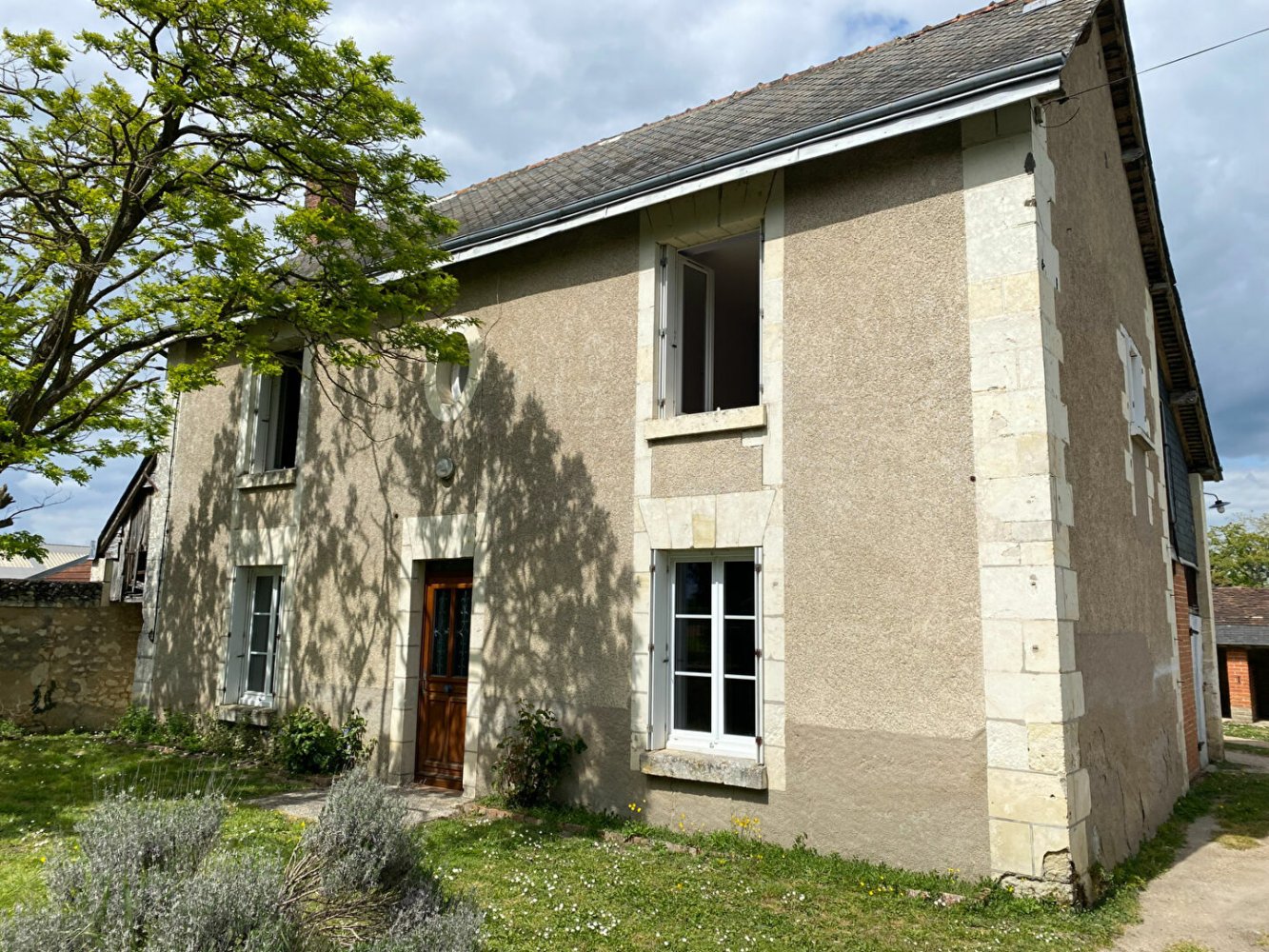 Casa de 3 dormitorios en Crouzilles, France No. 250841