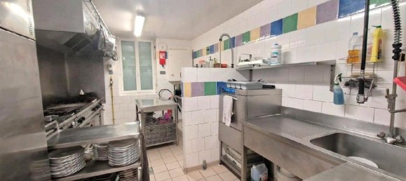 Дом с 9 спальнями в Треон, Франция № 82313 4