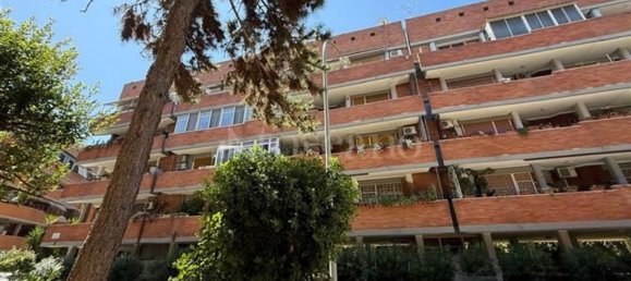 4 rooms Apartment in Rome, Italy No. 261541 3