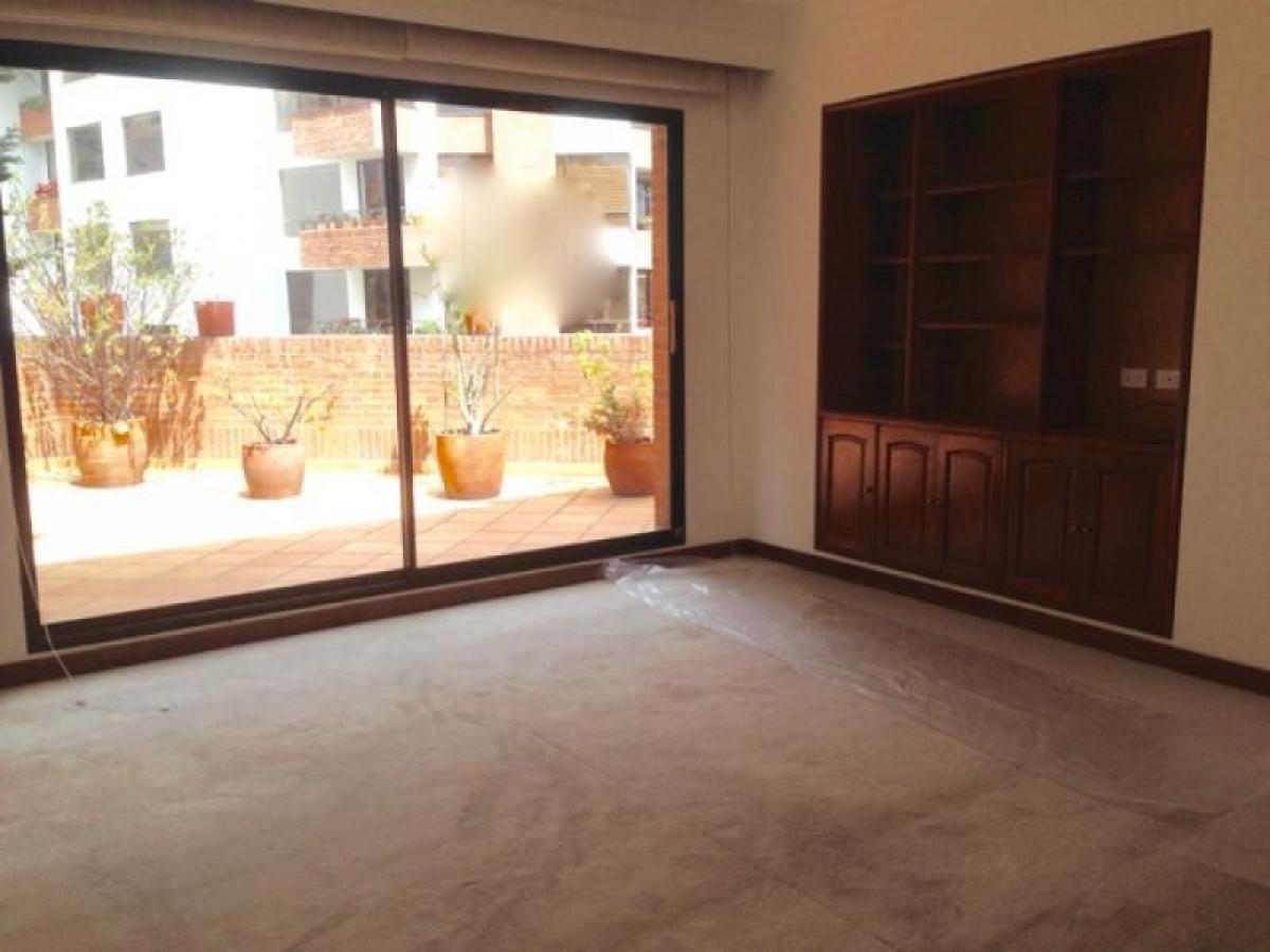 Casa de 5 dormitorios en Bogotá, Colombia No. 14382