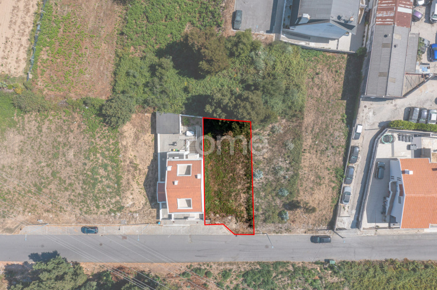 Terrain à Vila Nova de Gaia, Portugal 347m² No. 272910
