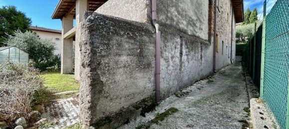 Дом с 9 комнатами в Сона, Италия № 26987 26