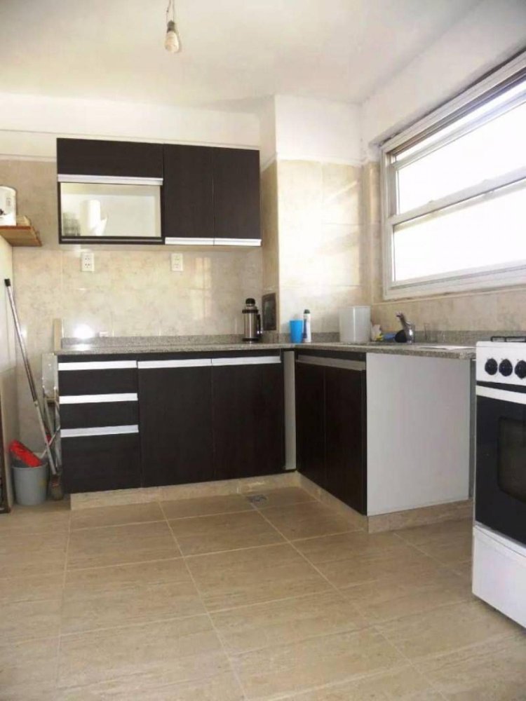 Apartamento de 3 dormitorios en Buenos Aires, Argentina No. 100442