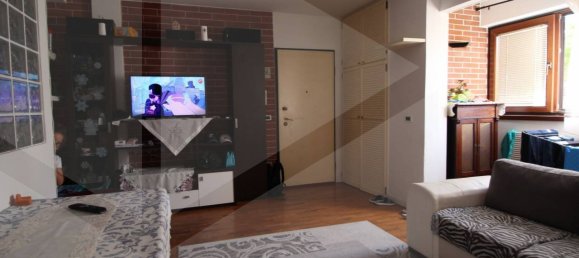 3 rooms Apartment in Bologna, Italy No. 33645 2