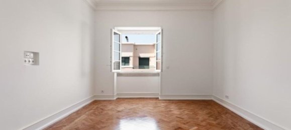 4 bedrooms Apartment in Lisbon, Portugal No. 104969 2