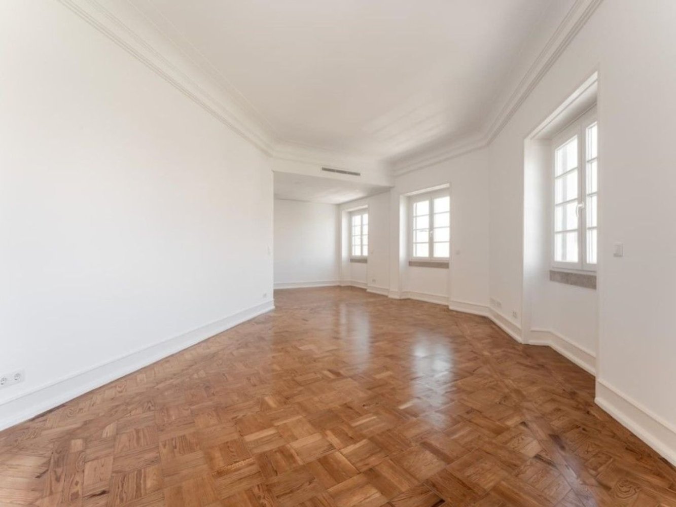 4 bedrooms Apartment in Lisbon, Portugal No. 104969