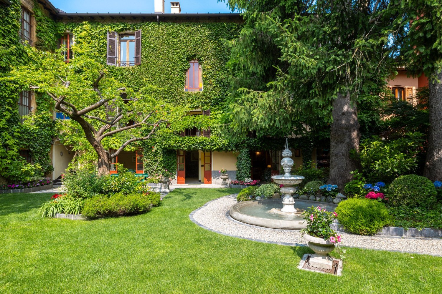 Вилла с 4 спальнями в Альта Валле Интельви, Италия № 295135