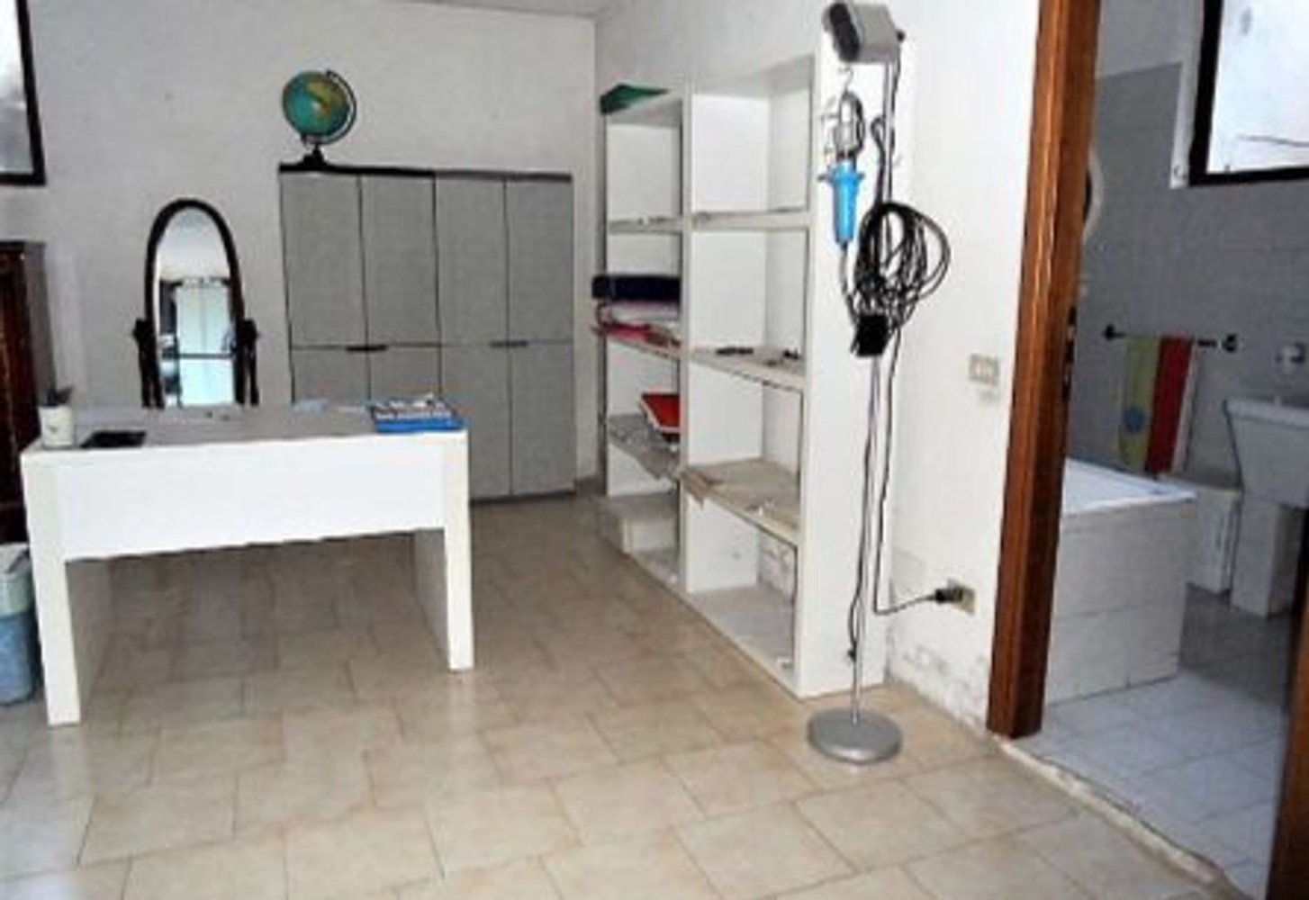 Вилла с 5 комнатами в Дезио, Италия № 6236