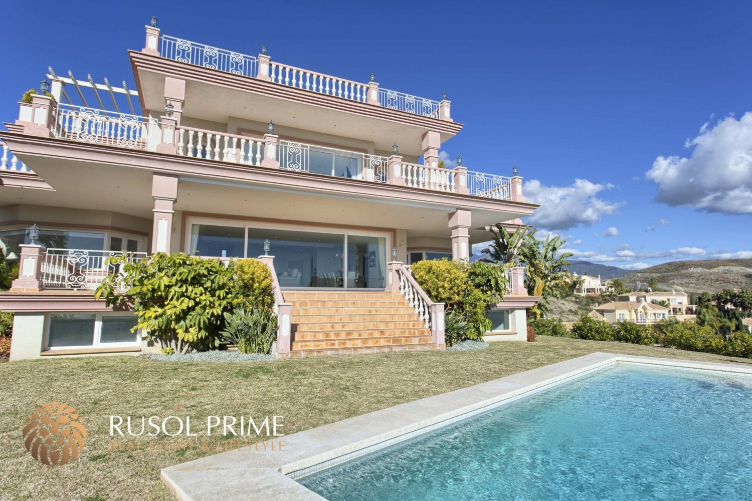 8 bedrooms Villa in Benahavis, Spain No. 5399