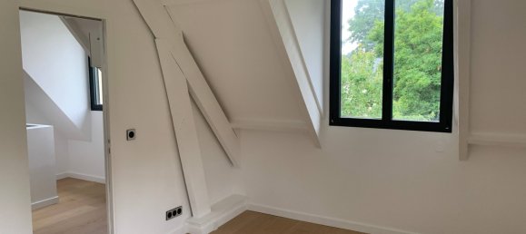 3 bedrooms House in Bievres, France No. 333656 32