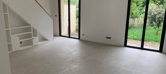 3 bedrooms House in Bievres, France No. 333656 15