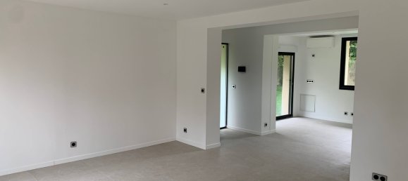 3 bedrooms House in Bievres, France No. 333656 16