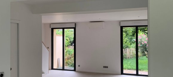 3 bedrooms House in Bievres, France No. 333656 17