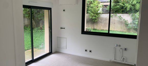 3 bedrooms House in Bievres, France No. 333656 18