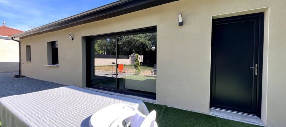 3 bedrooms House in Briennon, France No. 266502 2