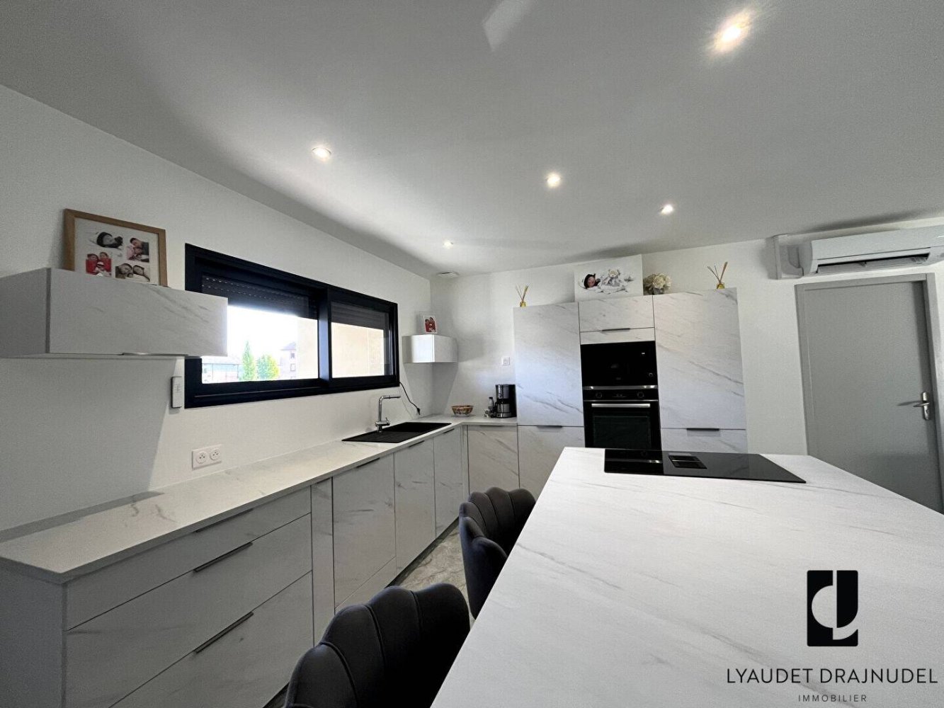 3 bedrooms House in Briennon, France No. 266502