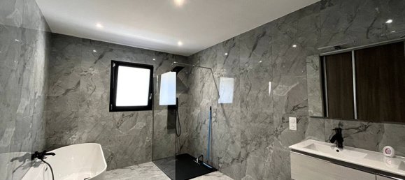 3 bedrooms House in Briennon, France No. 266502 8