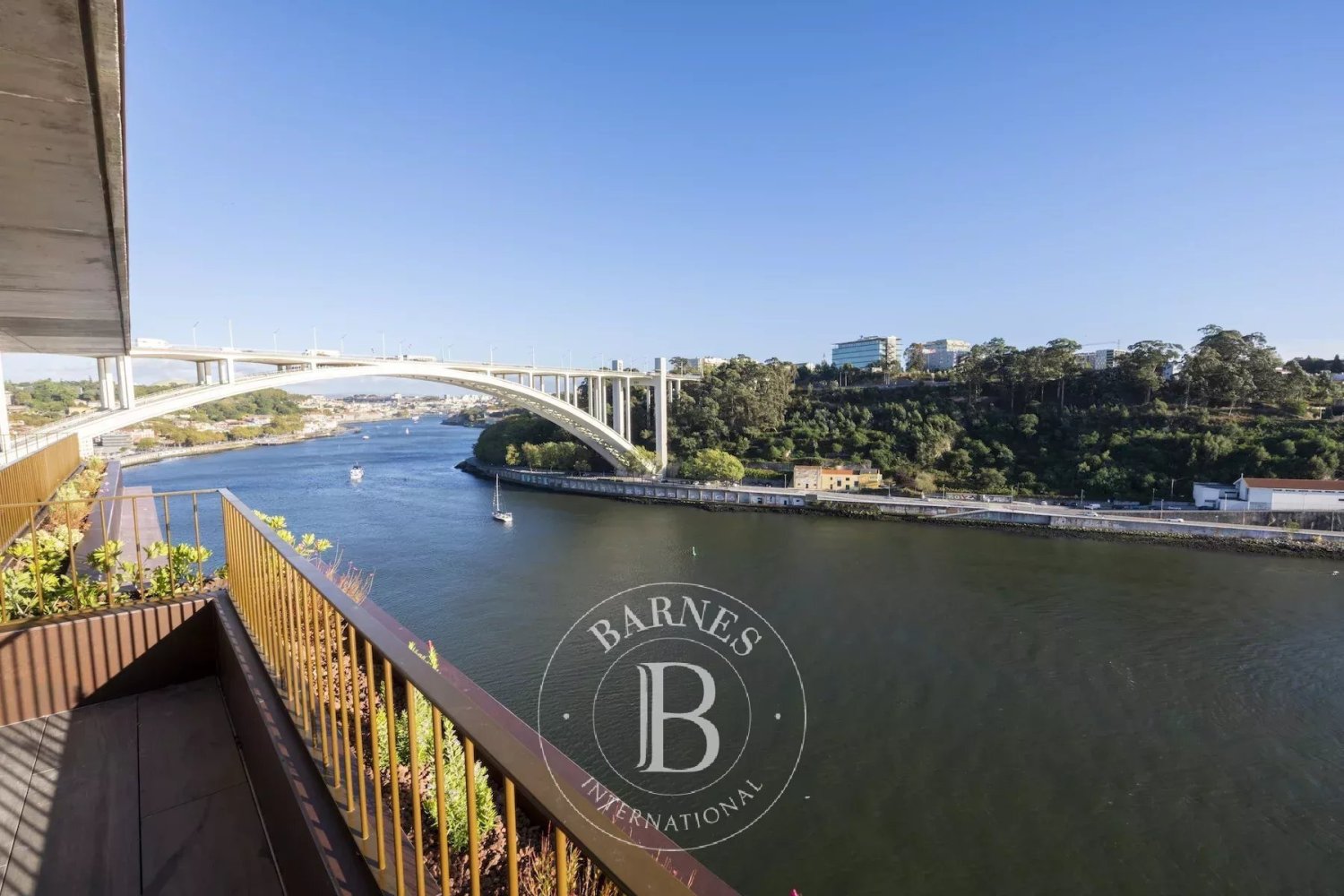 3 bedrooms Apartment in Porto, Portugal No. 107979