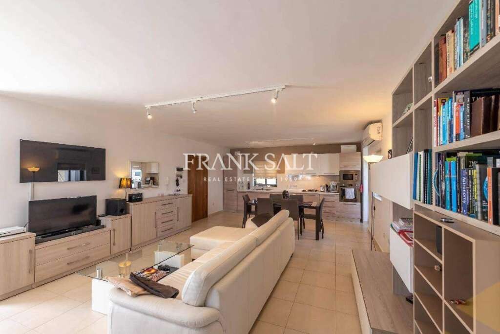 5 bedrooms Penthouse in Xghajra, Malta No. 1929