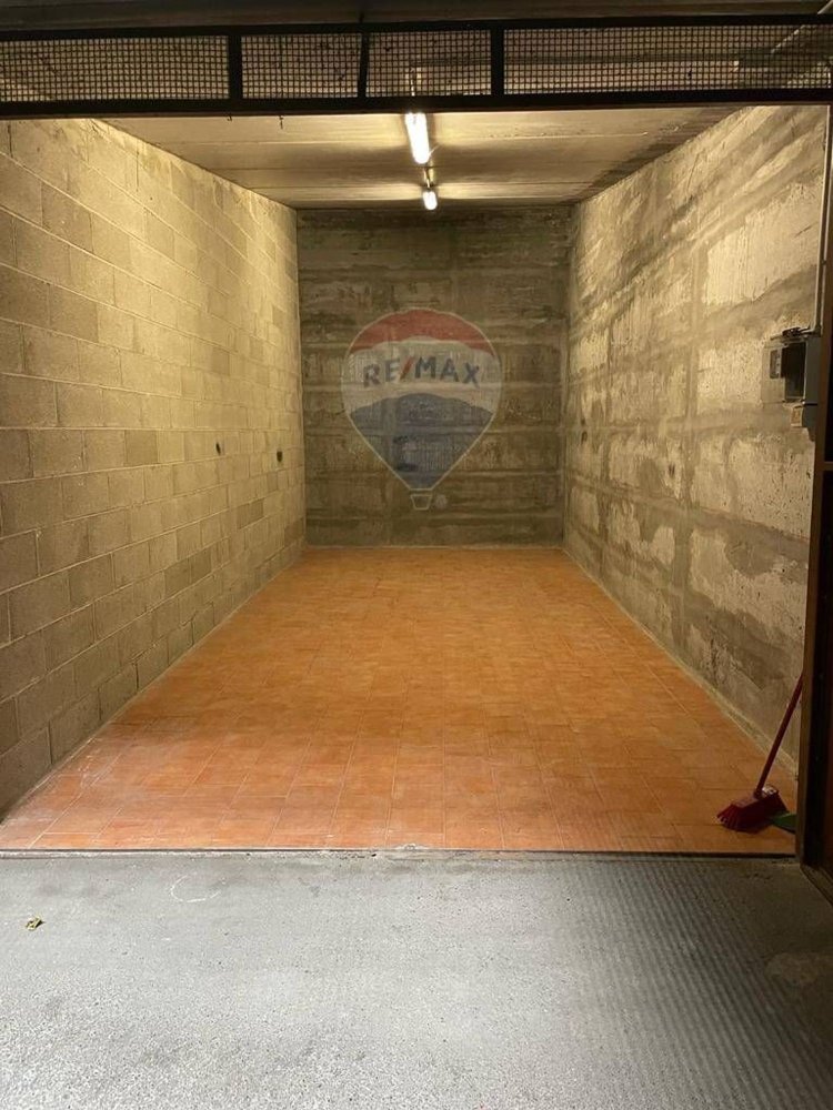 Garage à Turin, Italy 14m² No. 278926