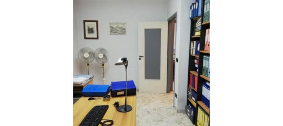 5-salle Appartement à Bari, Italy No. 254383 3