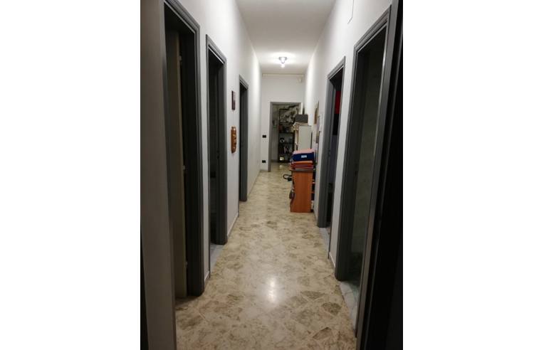 5-salle Appartement à Bari, Italy No. 254383