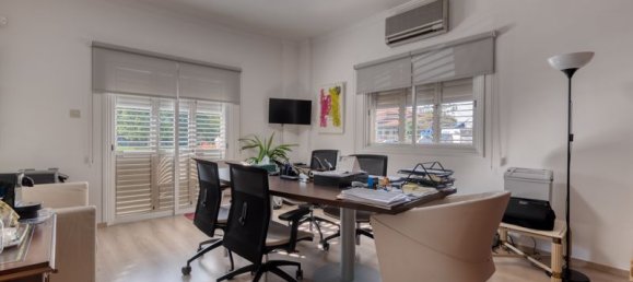 7 bedrooms Villa in Larnaca, Cyprus No. 9504 10