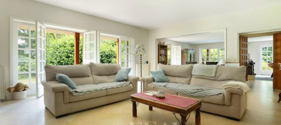 5 bedrooms House in Garches, France No. 180421 4