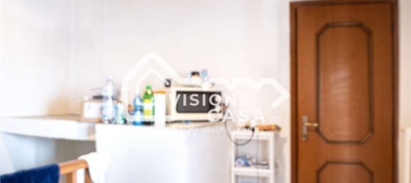 Casa de 3 divisões em Reggio Emilia, Italy N.º 196439 9