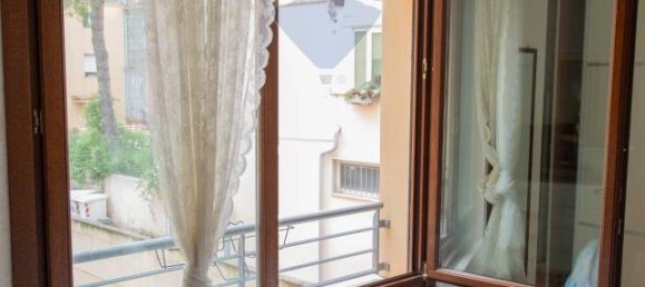 3-salle Appartement à Chiaravalle, Italy No. 6546 19